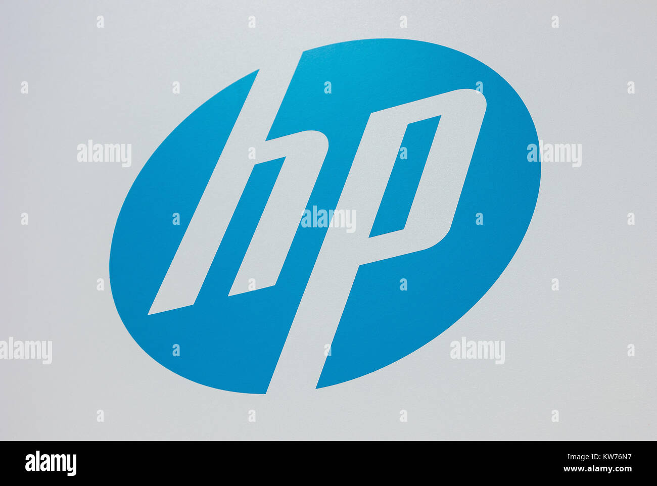 Logo der Marke „HP Hewlett Packard“. HP ist ein IT-Unternehmen, das Hardware, Software und Services anbietet. Stockfoto
