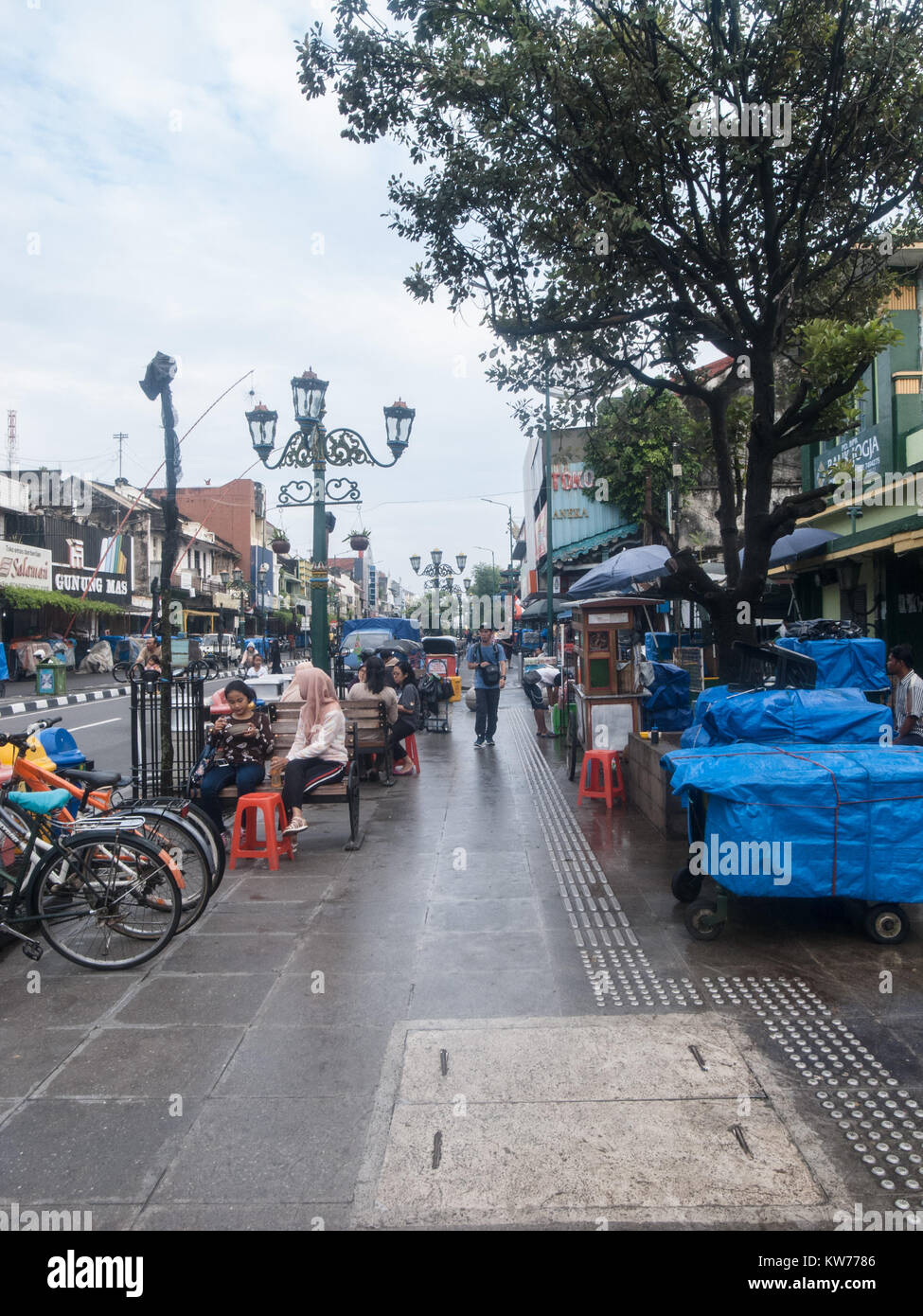 Yogyakarta, Indonesien. Dezember 20, 2017. Fußgängerzone Situation bei Malioboro Street in Yogyakarta, Indonesien. Stockfoto