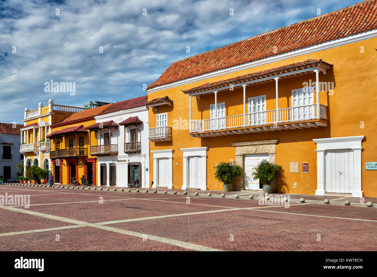 Historische Fassade an der Plaza de la Aduana, Cartagena de Indias, Kolumbien, Südamerika Stockfoto