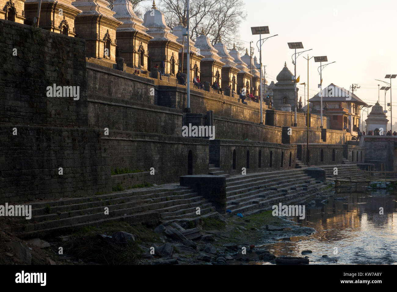 Pashupatinath Tempel und Bagmati Fluss in Kathmandu, Nepal Stockfoto