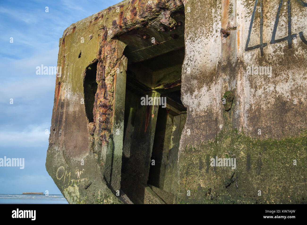 Überreste einer Plattform Erweiterung des Mulberry Hafen im Juni 1944 installiert als Teil der alliierten Invasion in der Normandie. Es liegt am Strand von Arr Stockfoto