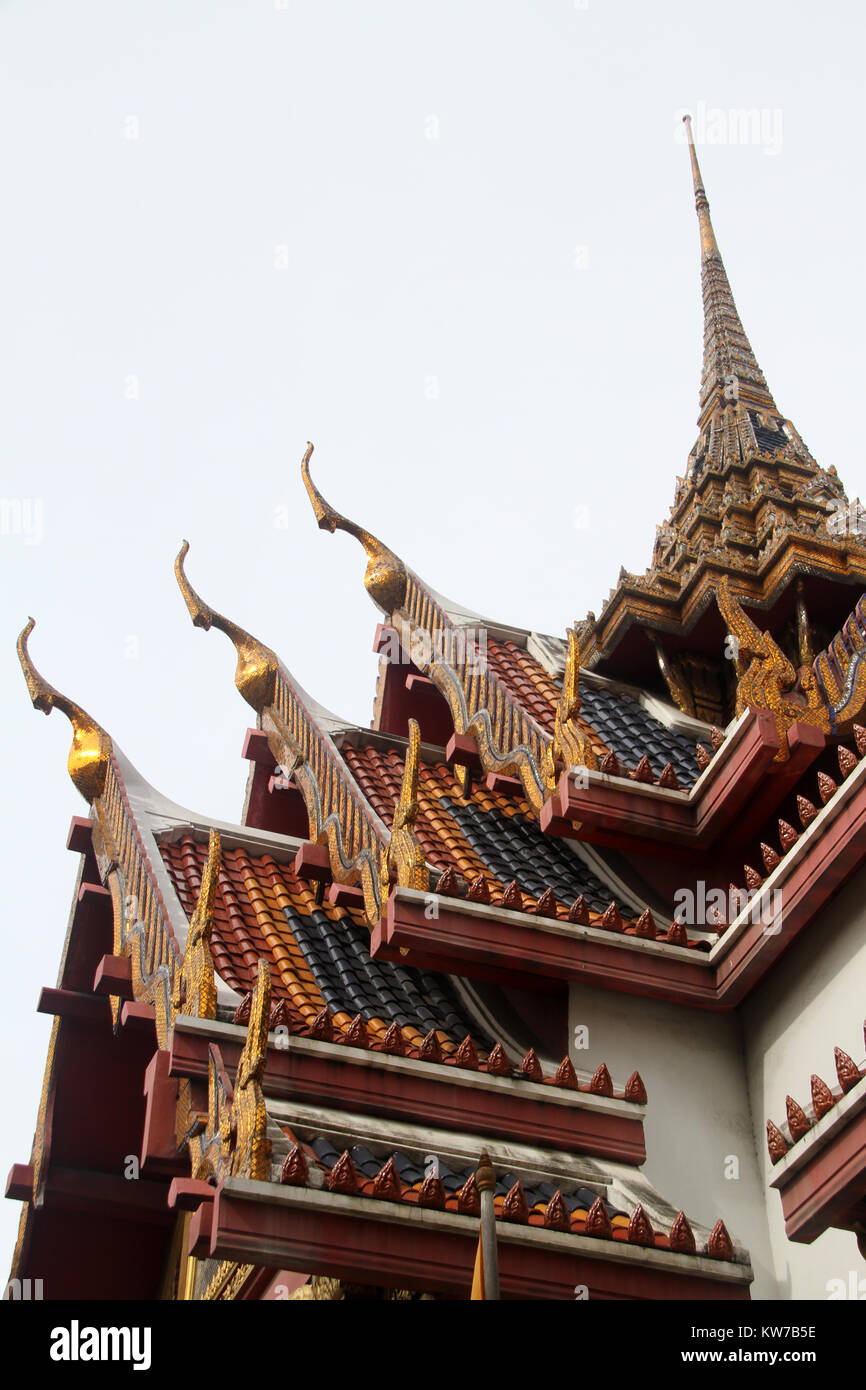 Dächer von buddhistischen Tempel in Kloster Wat Yannawa, Bangkok, Thailand Stockfoto