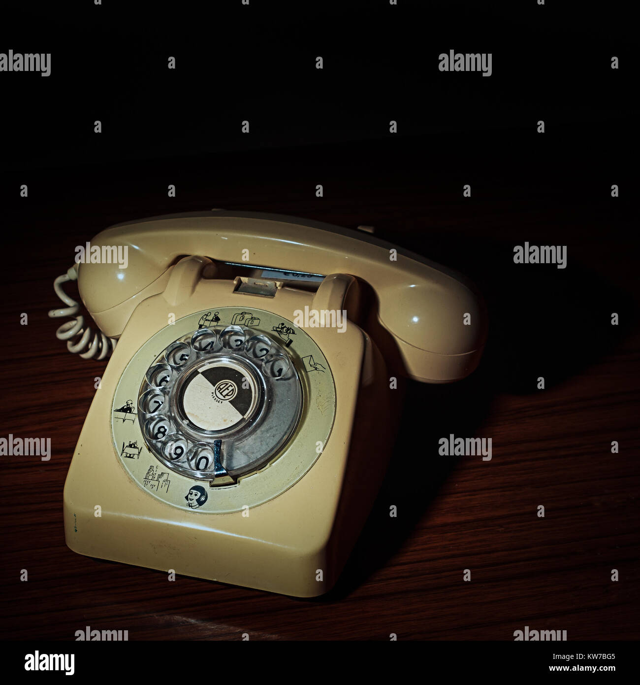 Creepy hotel Telefon in Portugal, mit einem Bild wählen Stockfoto