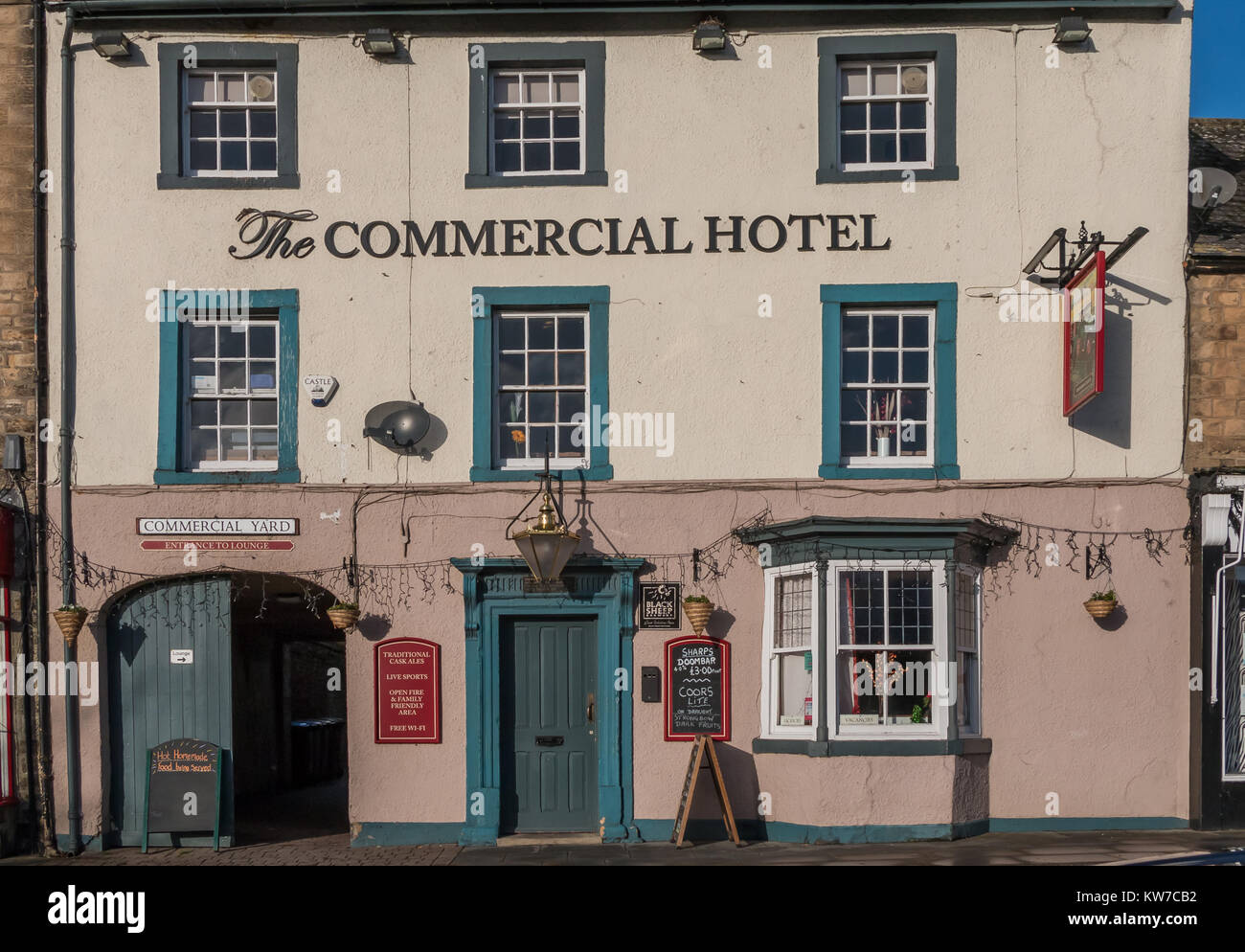 Traditionelles Englisches Pub mit Unterkunft, die Kommerziellen Hotel, Barnard Castle, Teesdale, North East England Stockfoto