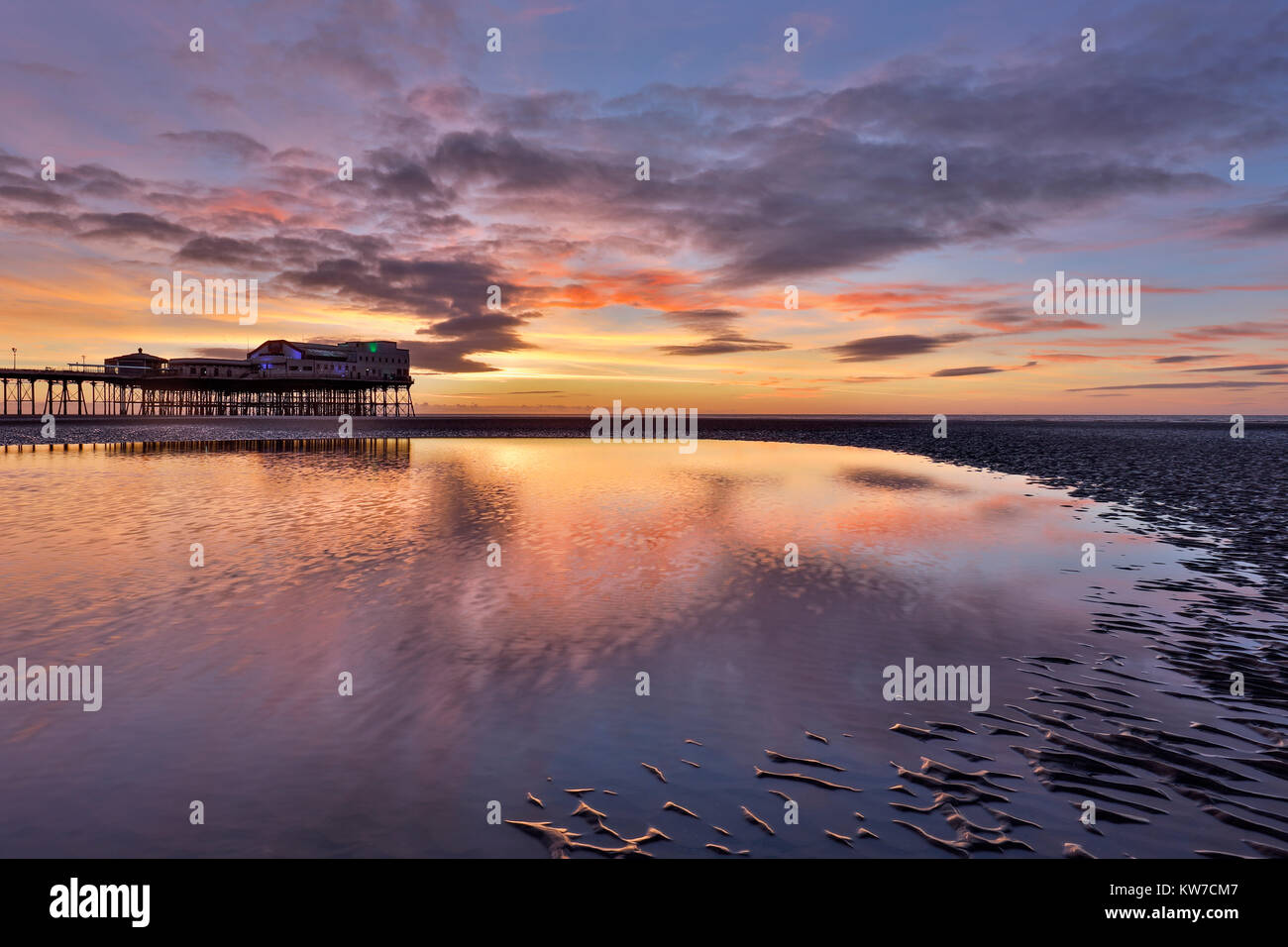 ; Blackpool North Pier und Shore; Lancashire, Großbritannien Stockfoto