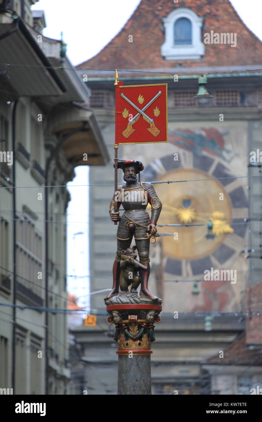Er Altstadt von Bern, Schweiz, ist ein UNESCO Weltkulturerbe mit vielen Statuen, Springbrunnen und Uhren in der Stadt gefunden werden Stockfoto