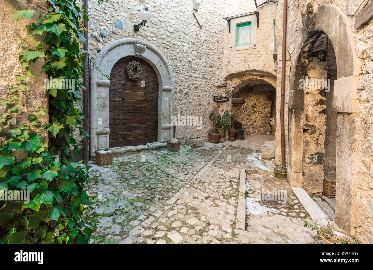 Santo Stefano di Sessanio, Italien die kleinen und charmanten