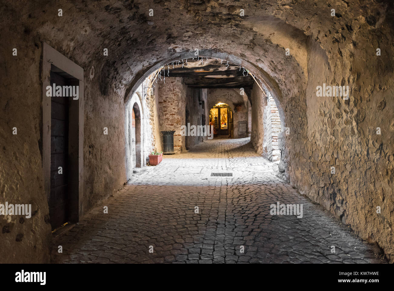 Santo Stefano di Sessanio, Italien - die kleinen und charmanten mittelalterlichen Dorfes, im Nationalpark Gran Sasso, Abruzzen, auf 1250 m Stockfoto