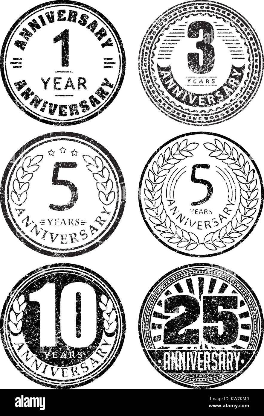 Satz von sechs Jubiläum Designs in Stempel Stil. Es gibt 1, 3, 5, 10, 25 Jahren Symbole. Stock Vektor