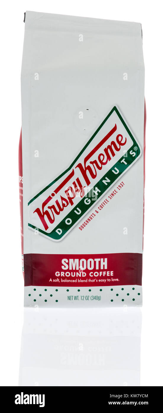 Winneconne, WI-27 Dez 2017: eine Tasche von Krispy Kreme dougnuts Kaffee auf einer isolierten Hintergrund. Stockfoto