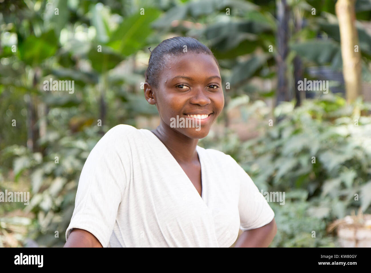 Einen schönen lächelnden Jungen ugandische Frau Stockfoto