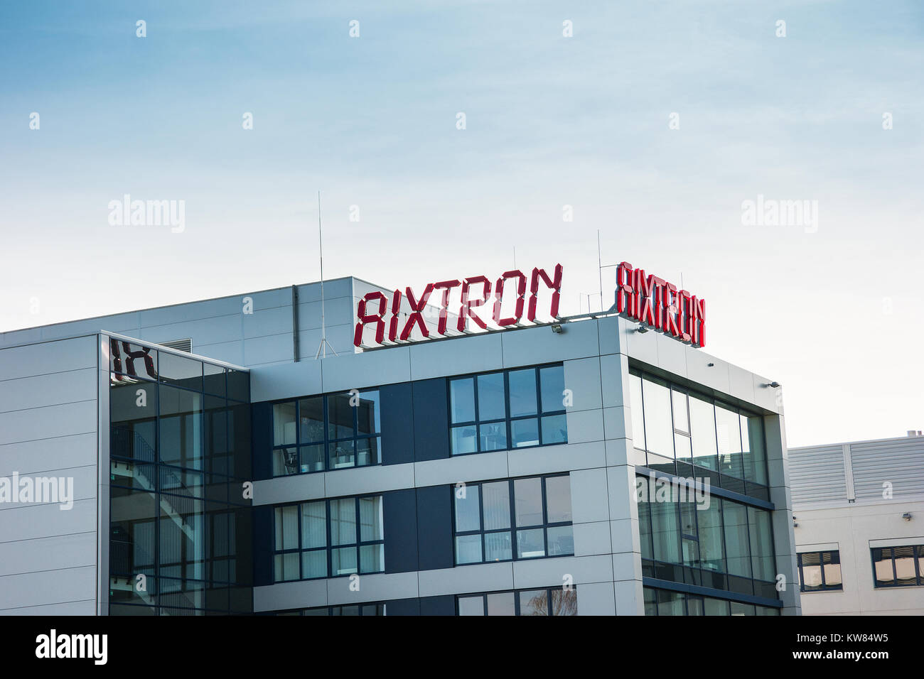 AIXTRON Maschinenbau-Unternehmen. Das Unternehmen stellt Anlagen für die Herstellung von Verbindungshalskomponenten und anderen Mehrkomponentenmaterialien her Stockfoto