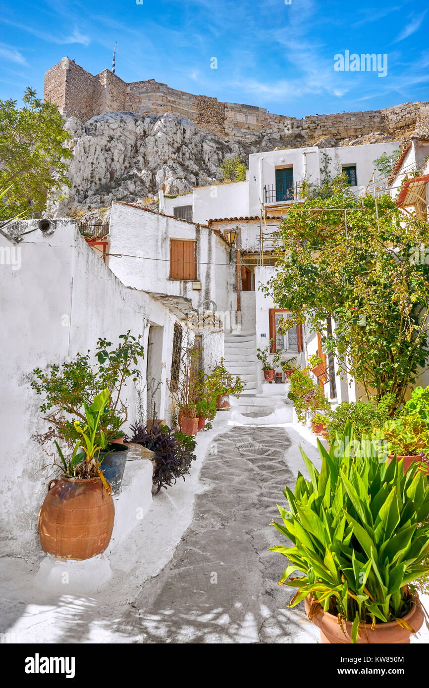 Akropolis und weißen Häusern in der anafiotika Viertel, das Viertel Plaka, Athens, Griechenland Stockfoto