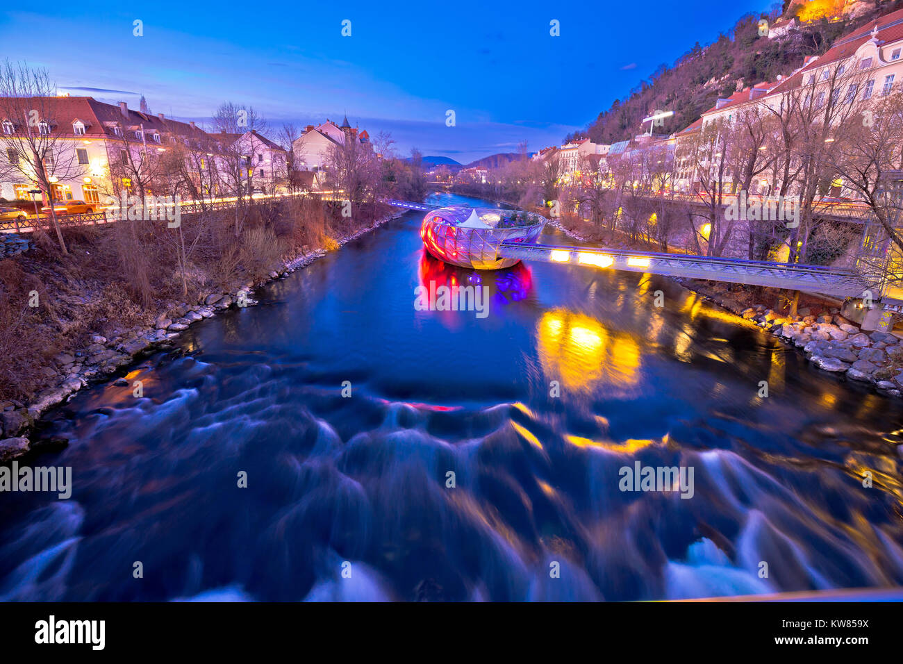Stadt Graz Mur und Insel Abend, Steiermark in Österreich Stockfoto