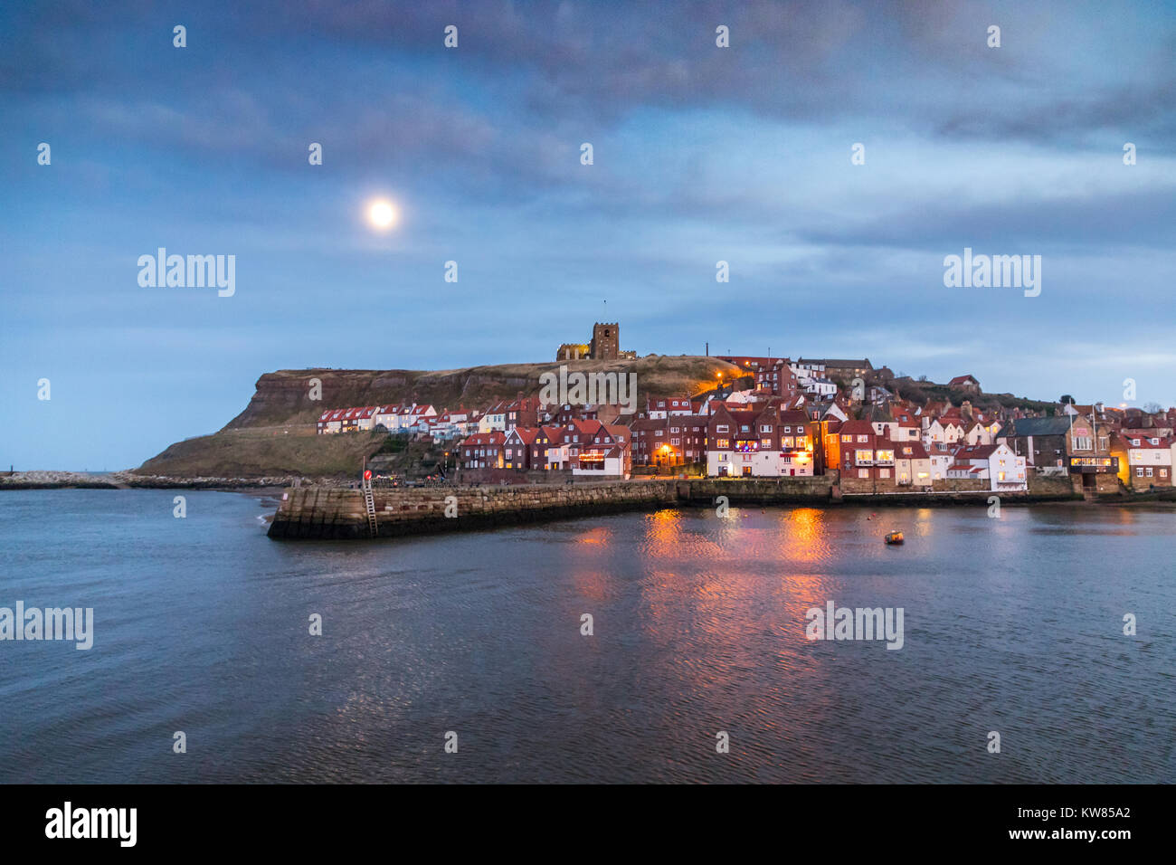 Whitby in der Nacht Stockfoto