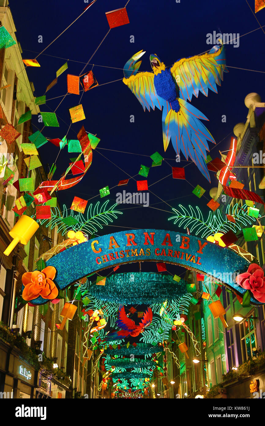 Weihnachtsbeleuchtung in der Carnaby Street, London mit einem tropischen Weihnachten Karneval Thema Stockfoto