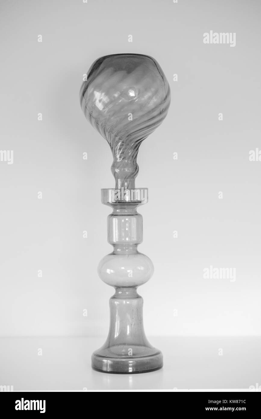 Vasen Stilleben aus blauem Glas Stockfoto