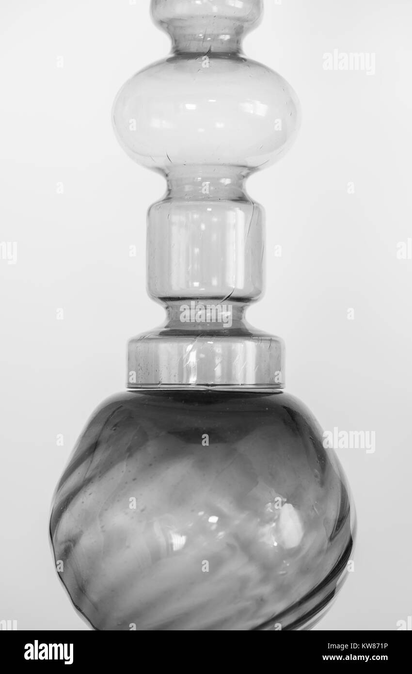 Vasen Stilleben aus blauem Glas Stockfoto