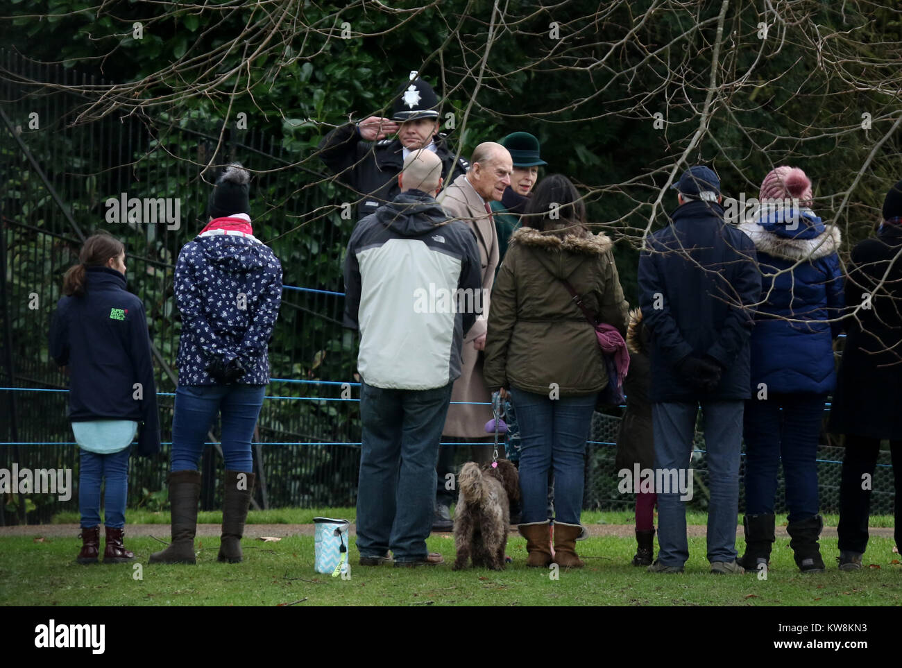 Sandringham, Norfolk, Großbritannien. 31. Dezember, 2017. Prinz Philip, Herzog von Edinburgh und Princess Royal (Prinzessin Anne), nimmt an der St. Maria Magdalena Kirche Sonntag Morgen Service, Silvester, in Sandringham, Norfolk, am 31. Dezember 2017. Credit: Paul Marriott/Alamy leben Nachrichten Stockfoto