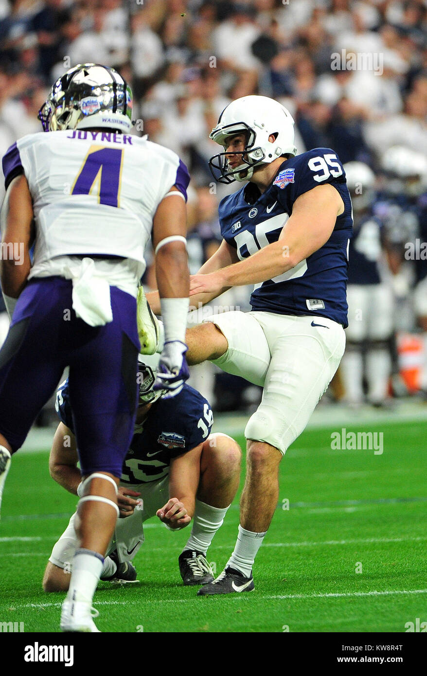 Glendale, AZ, USA. 30 Dez, 2017. von Penn State während der Playstation Fiesta Bowl college NCAA Football Spiel zwischen den Washington Schlittenhunde und die Penn State Nittany Lions an der Universität von Phoenix Stadium in Glendale, AZ. John Green/CSM/Alamy leben Nachrichten Stockfoto