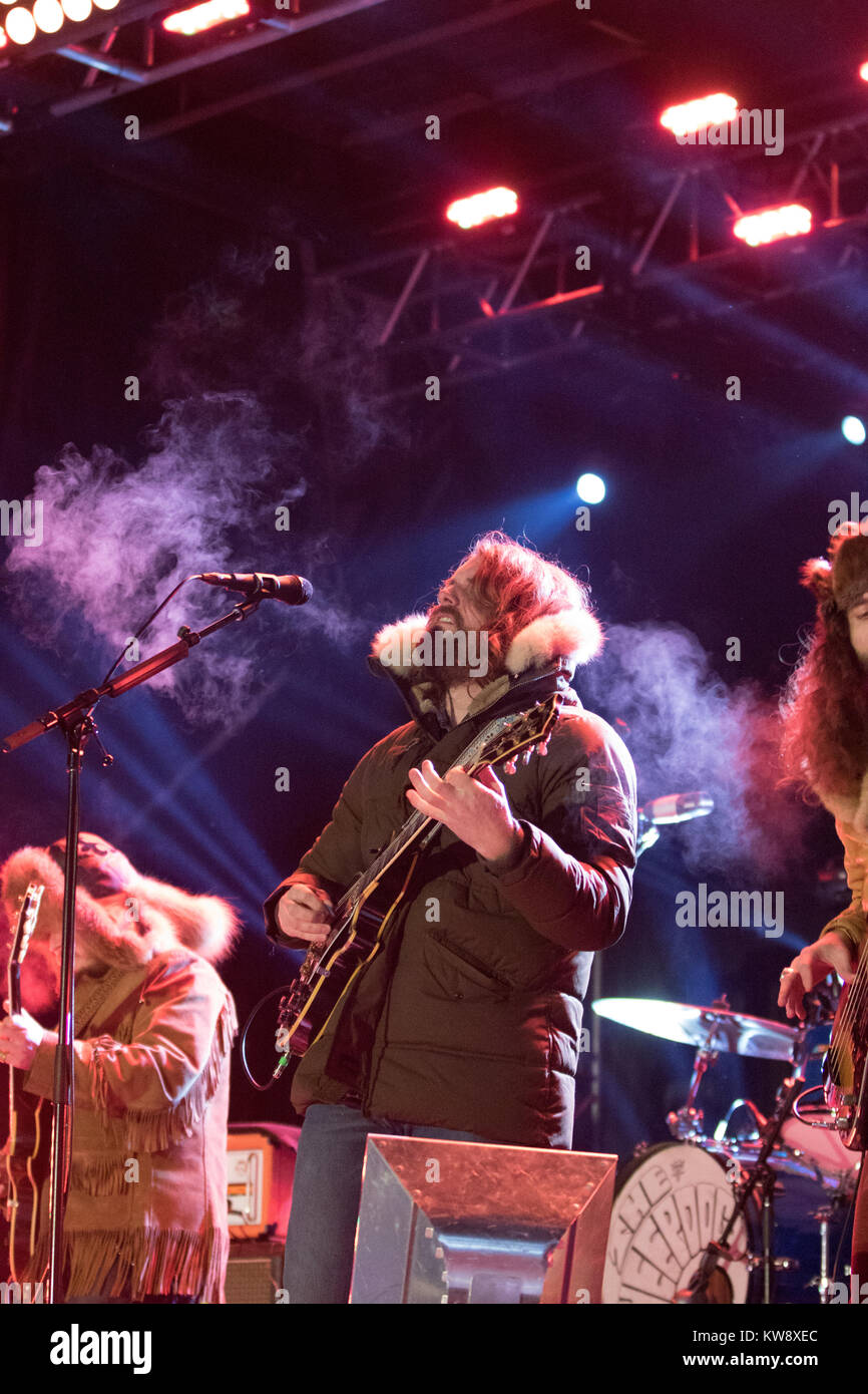 Brampton, Kanada. 31 Dez, 2017. Die Schafe Hunde Schlagzeile Silvester in Brampton. Die Schafe Hunde spielen ein tolles Set. Quelle: VNR Fotografie/Alamy leben Nachrichten Stockfoto