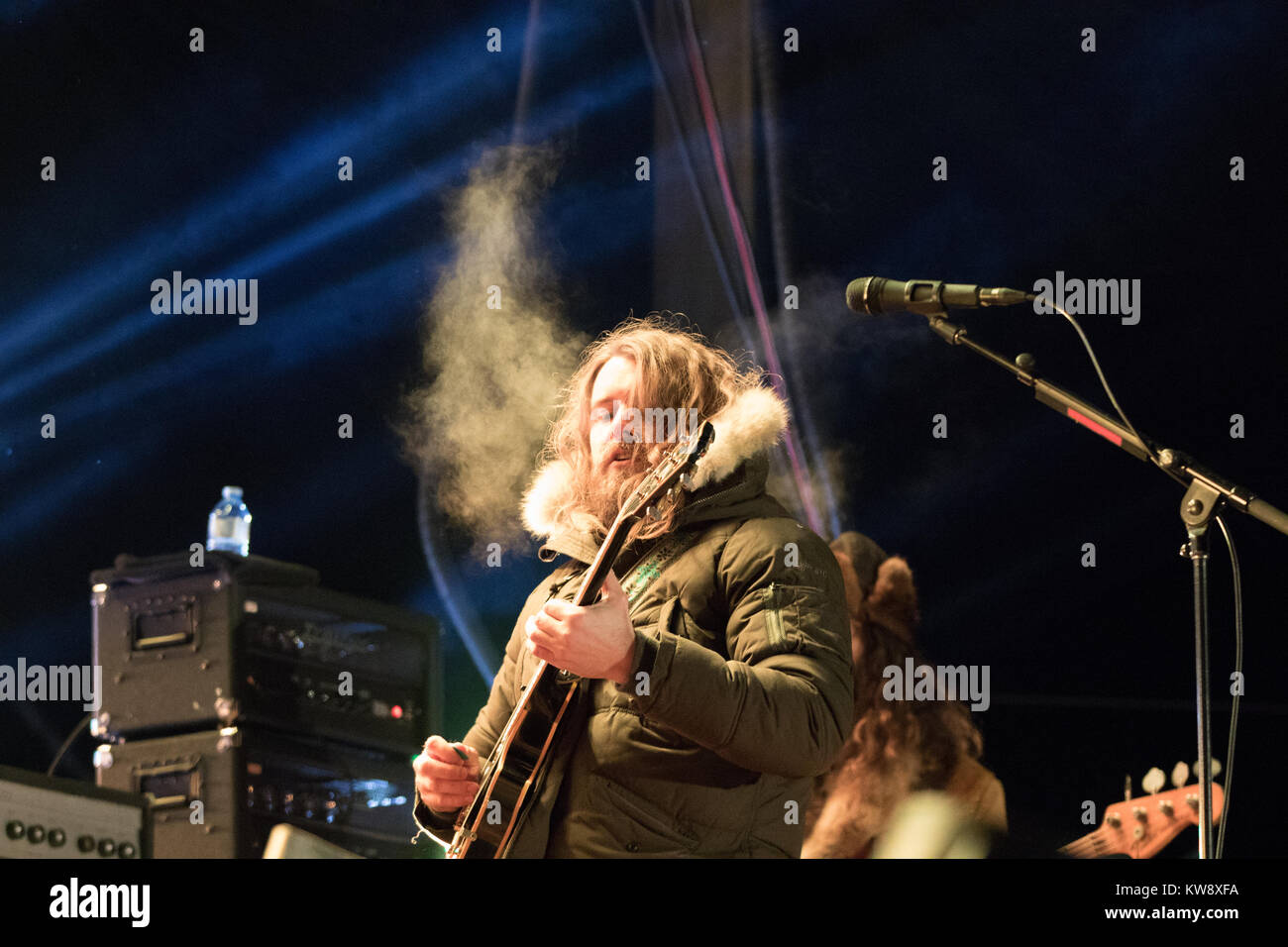 Brampton, Kanada. 31 Dez, 2017. Die Schafe Hunde Schlagzeile Silvester in Brampton. Die Schafe Hunde spielen ein tolles Set. Quelle: VNR Fotografie/Alamy leben Nachrichten Stockfoto