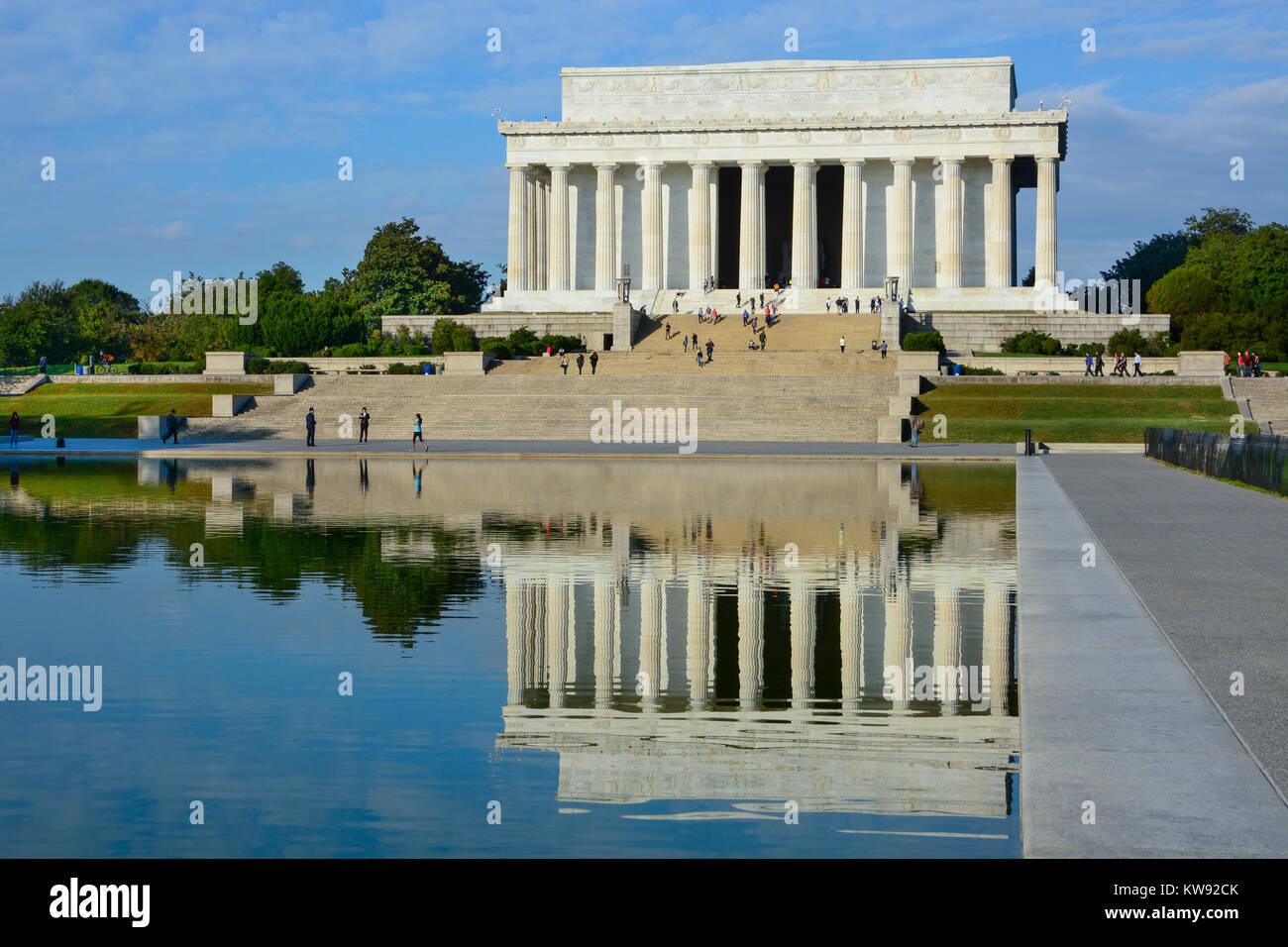 Äußere des Lincoln Memorial, Washington DC, USA auf einem hellen, sonnigen Tag mit blauen Himmel Stockfoto