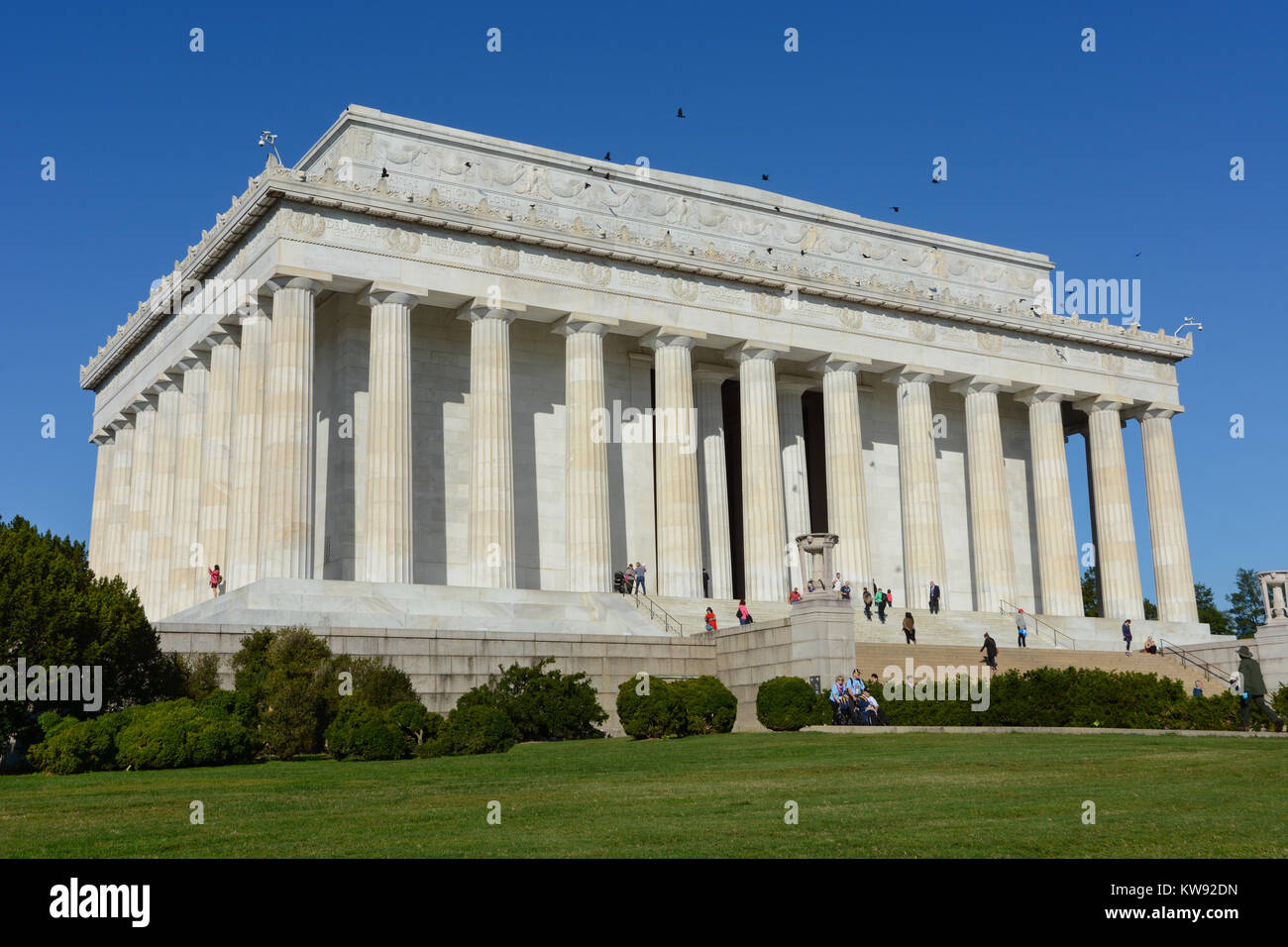 Äußere des Lincoln Memorial, Washington DC, USA auf einem hellen, sonnigen Tag mit blauen Himmel Stockfoto