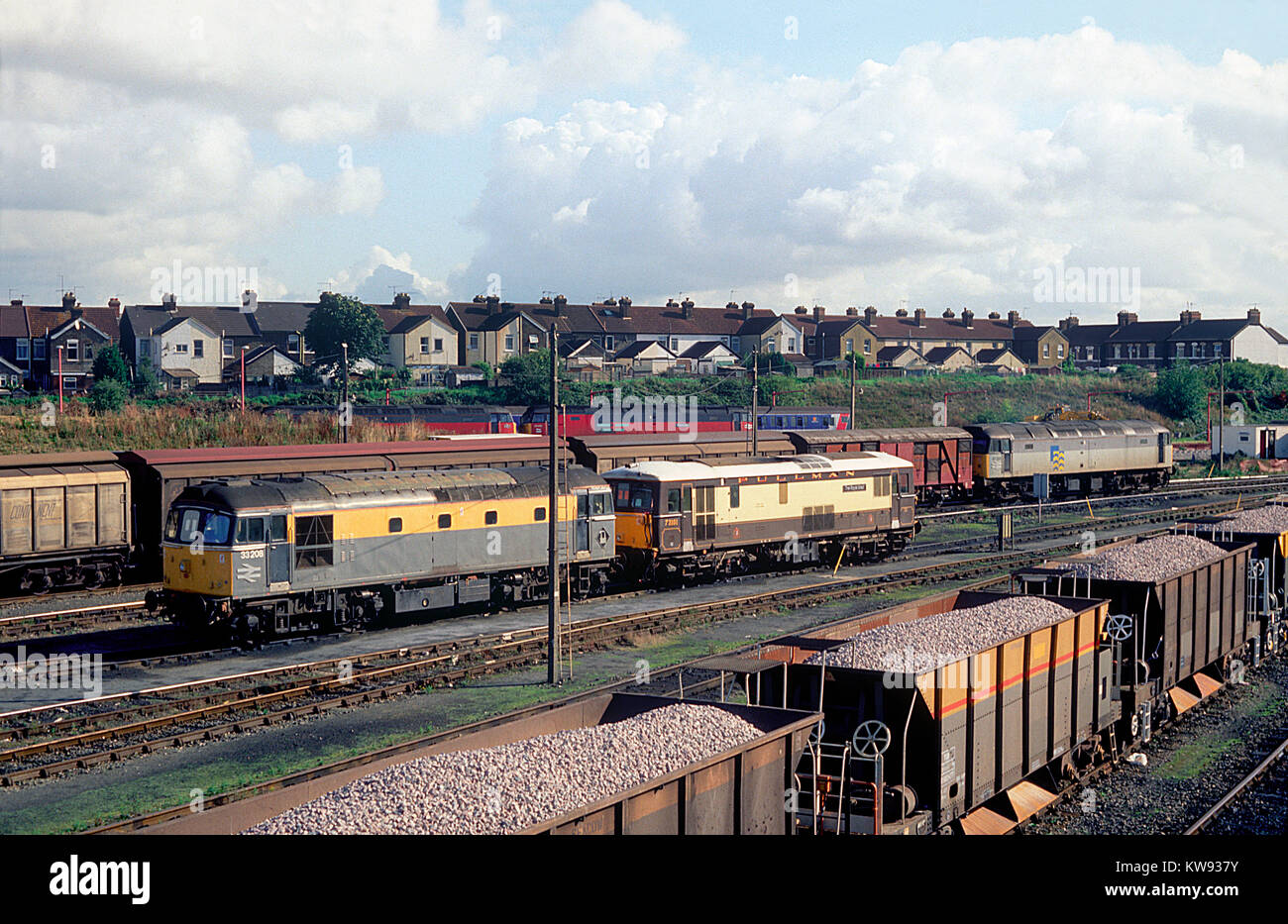 Einen Überblick über die Bahn hof in Tonbridge, Kent mit einer Vielzahl von Lokomotiven und Waggons am 21. September 1993. Stockfoto