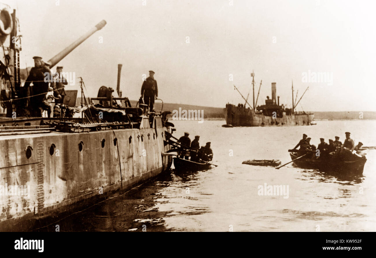 Die Besatzung eines deutschen Zerstörer auf die Boote, Scapa Flow, Orkney, 21. Juni 1919 Stockfoto