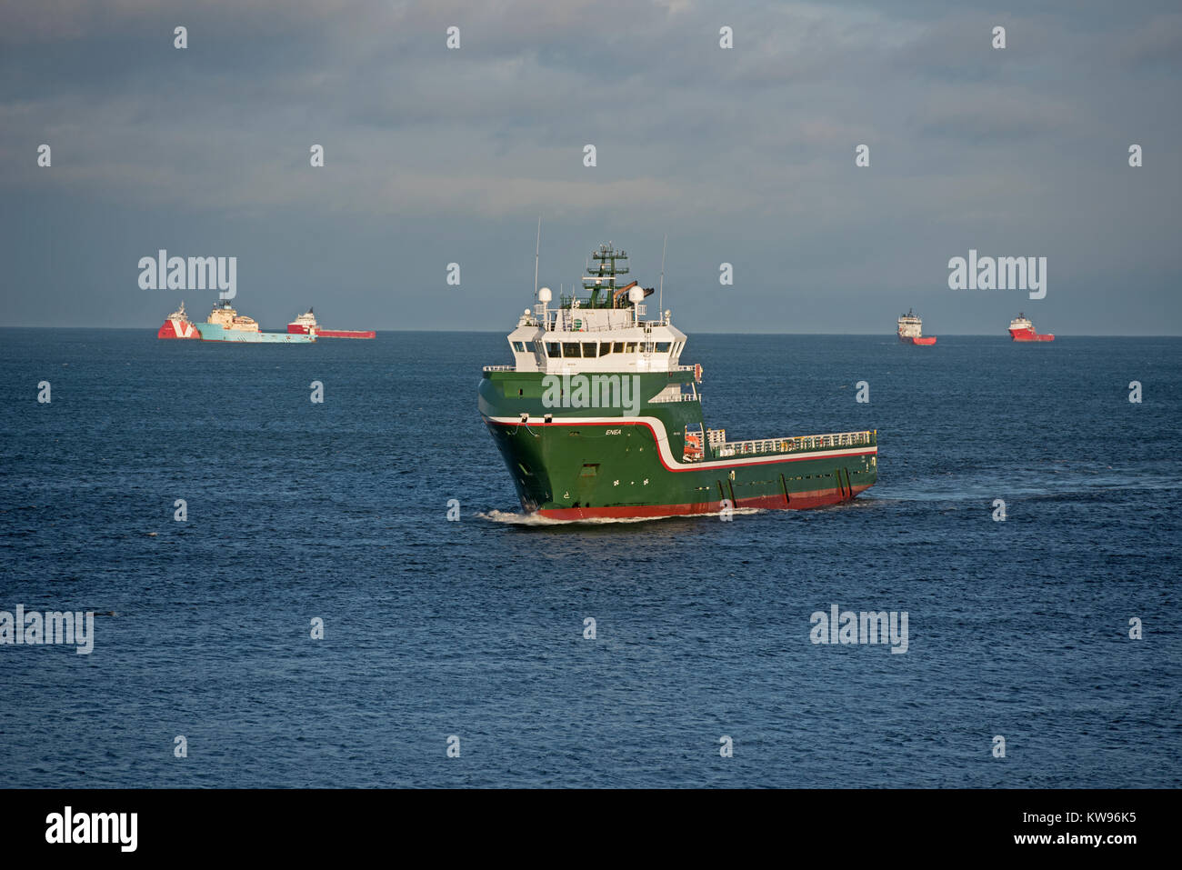 Erna Offshore Fracht Supply Vessel in Richtung Aberdeen Hafen und Docks für Lieferungen. Stockfoto