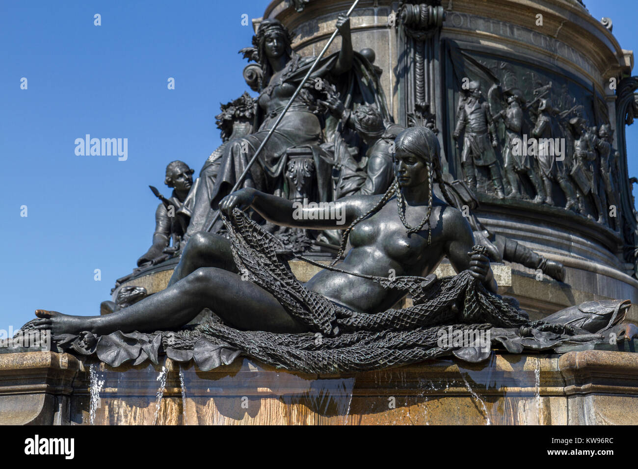 Fischerfrau am Sockel der Statue von George Washington, Washington Monument, Brunnen, Eakins Oval, Philadelphia, Pennsylvani Stockfoto