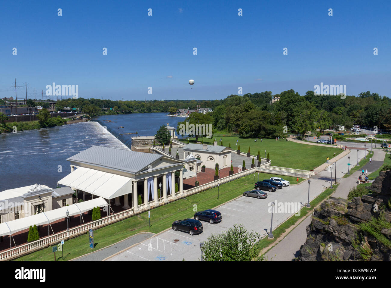 Das Wasserwerk, Fairmont Dam und Azalea Gärten mit Blick auf Schuylkill River, Philadelphia, Pennsylvania, Pennsylvania, USA. Stockfoto
