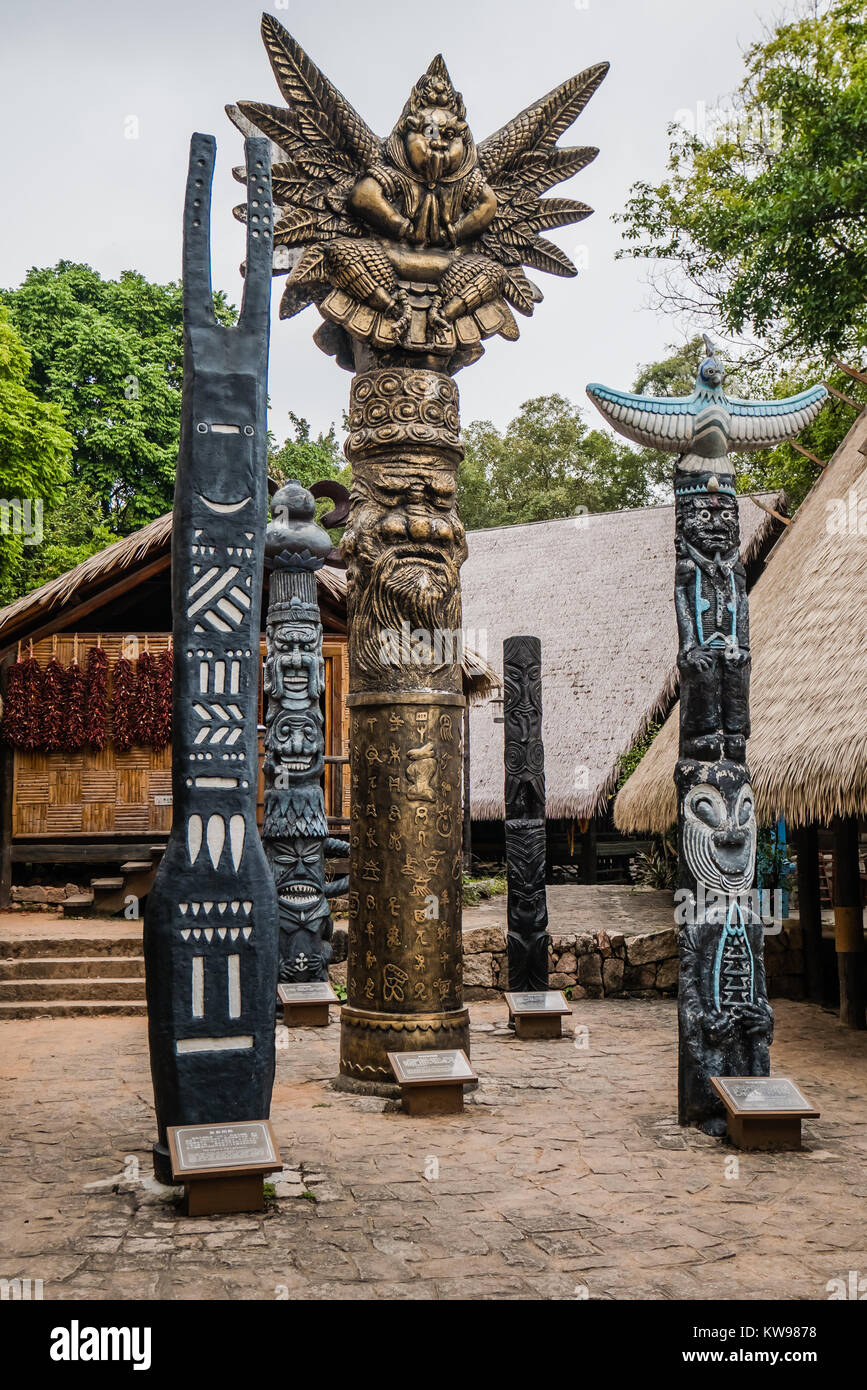 Chinesische Aborigines Totem Pole Stockfoto
