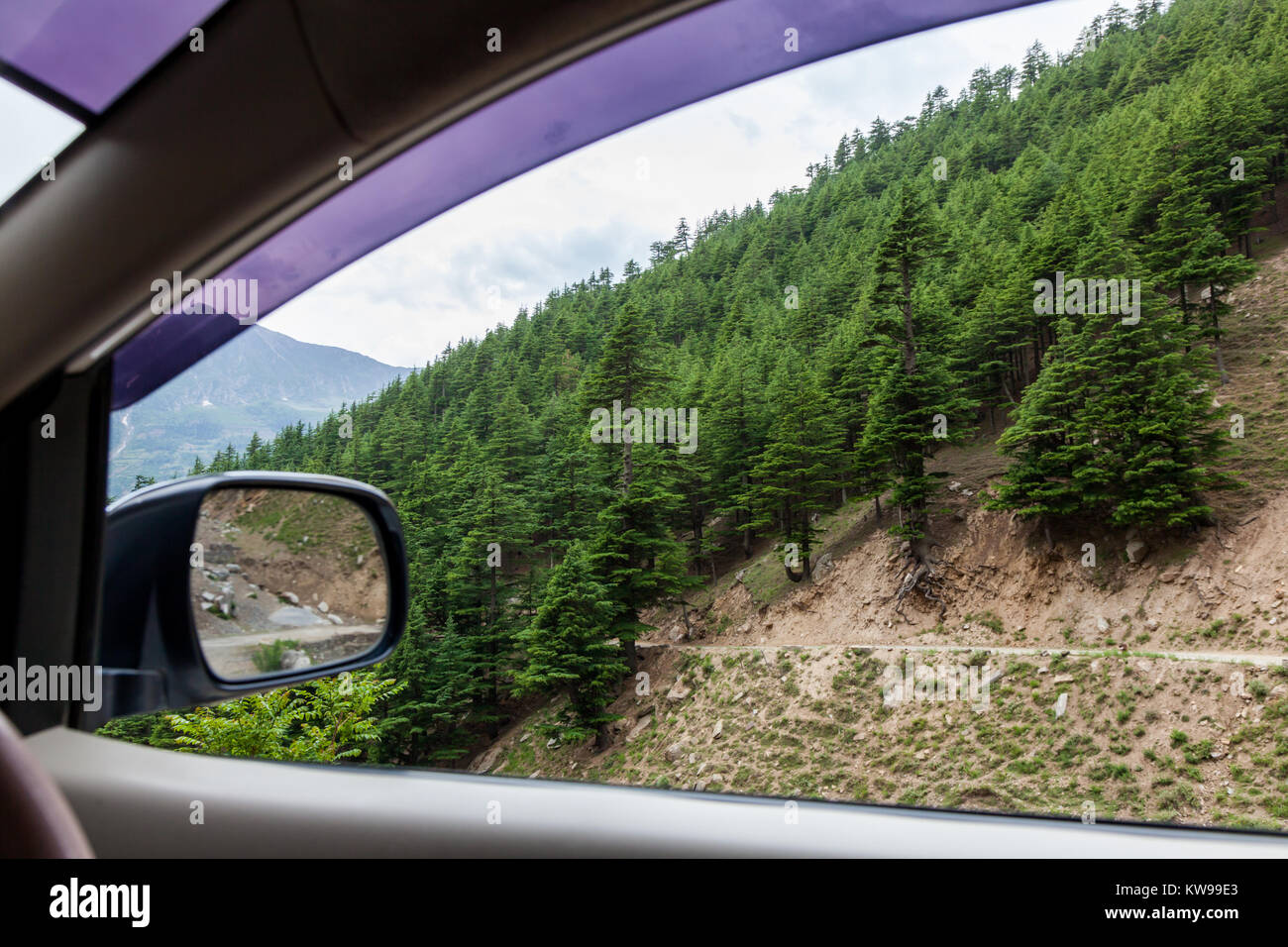 Landschaften aus Kalpa Dorf aus dem Road Trip von Spiti Valley, Himachal Pradesh, Indien. Stockfoto