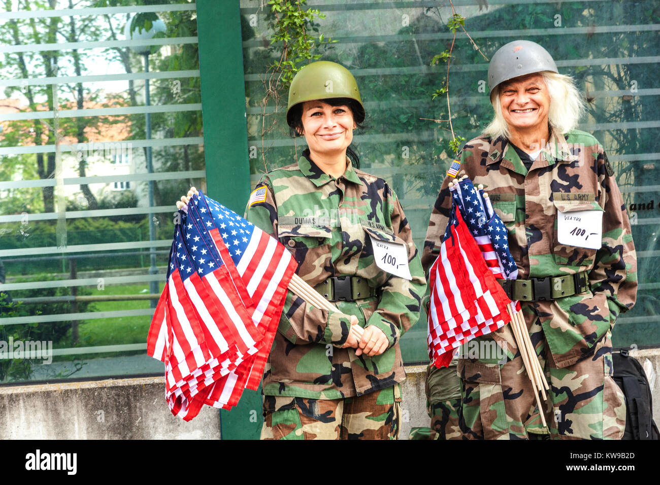 US-Flaggenhändler, Feste der befreiten Stadt, Pilsen Tschechische Stadt, Pilsen Tschechische Republik Stockfoto