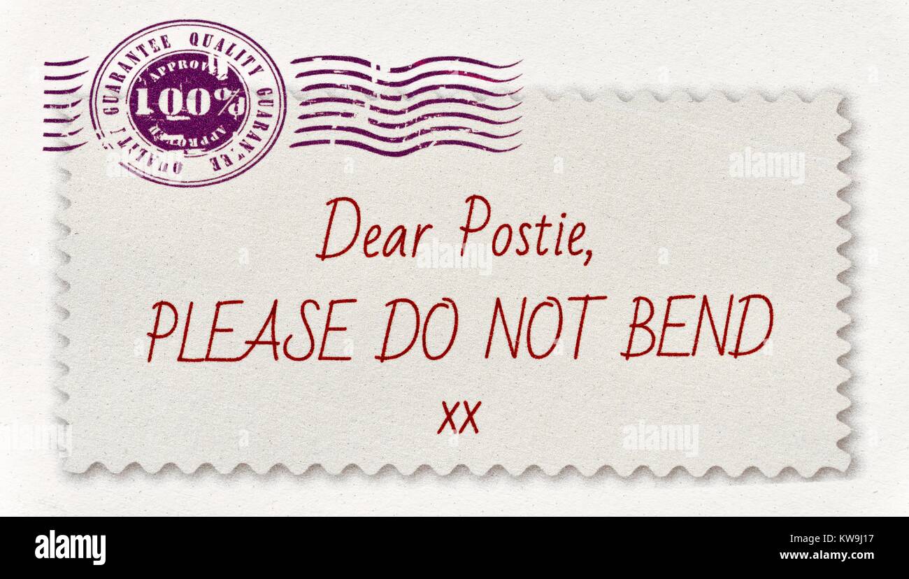 Liebe postie Bitte keine Hinweise auf einen Umschlag gebogen Stockfoto