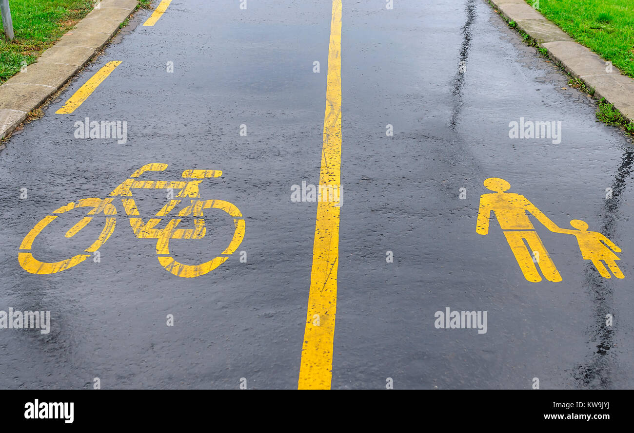 Fahrrad Route Zeichen auf bruschadke. Stockfoto