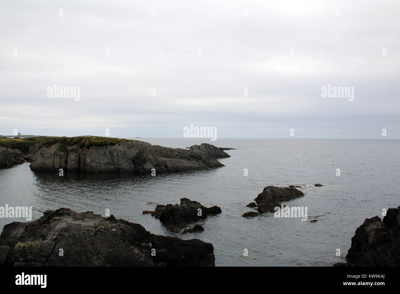Ein nebeliger Morgen mit Blick auf die Irische See Stockfoto