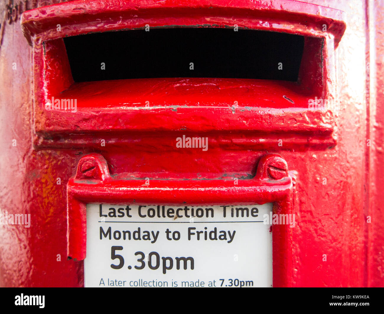 Ein Briefkasten Mund auf einem Britischen roten Briefkasten Stockfoto