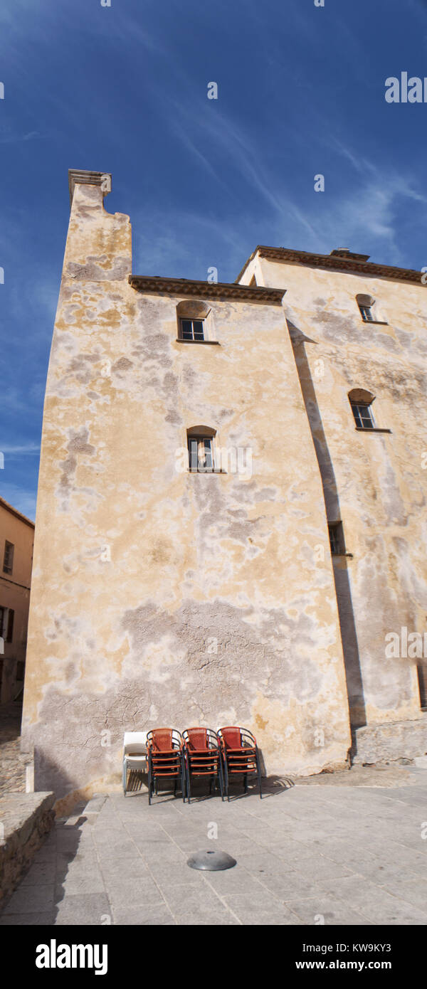 Korsika: Calvi Kathedrale, die dem heiligen Johannes dem Täufer, eine ehemalige römisch-katholische Kirche in der Mitte von der Zitadelle von Calvi gewidmet Stockfoto