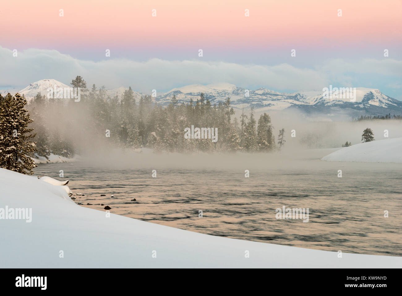 Alpenglow, Madison River, Yellowstone NP, WY, USA, von Bill Lea/Dembinsky Foto Assoc Stockfoto