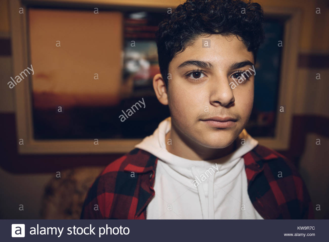 Portrait ernst, zuversichtlich im Nahen und Mittleren Osten tween Boy Stockfoto