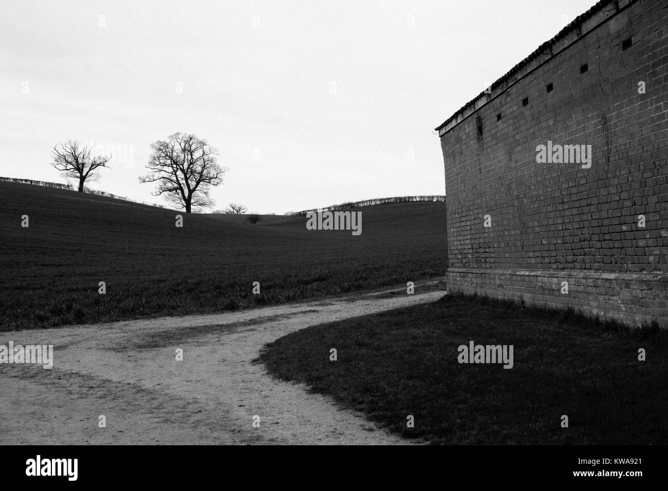 Moody Bild der Scheune in der Britischen Landschaft Stockfoto