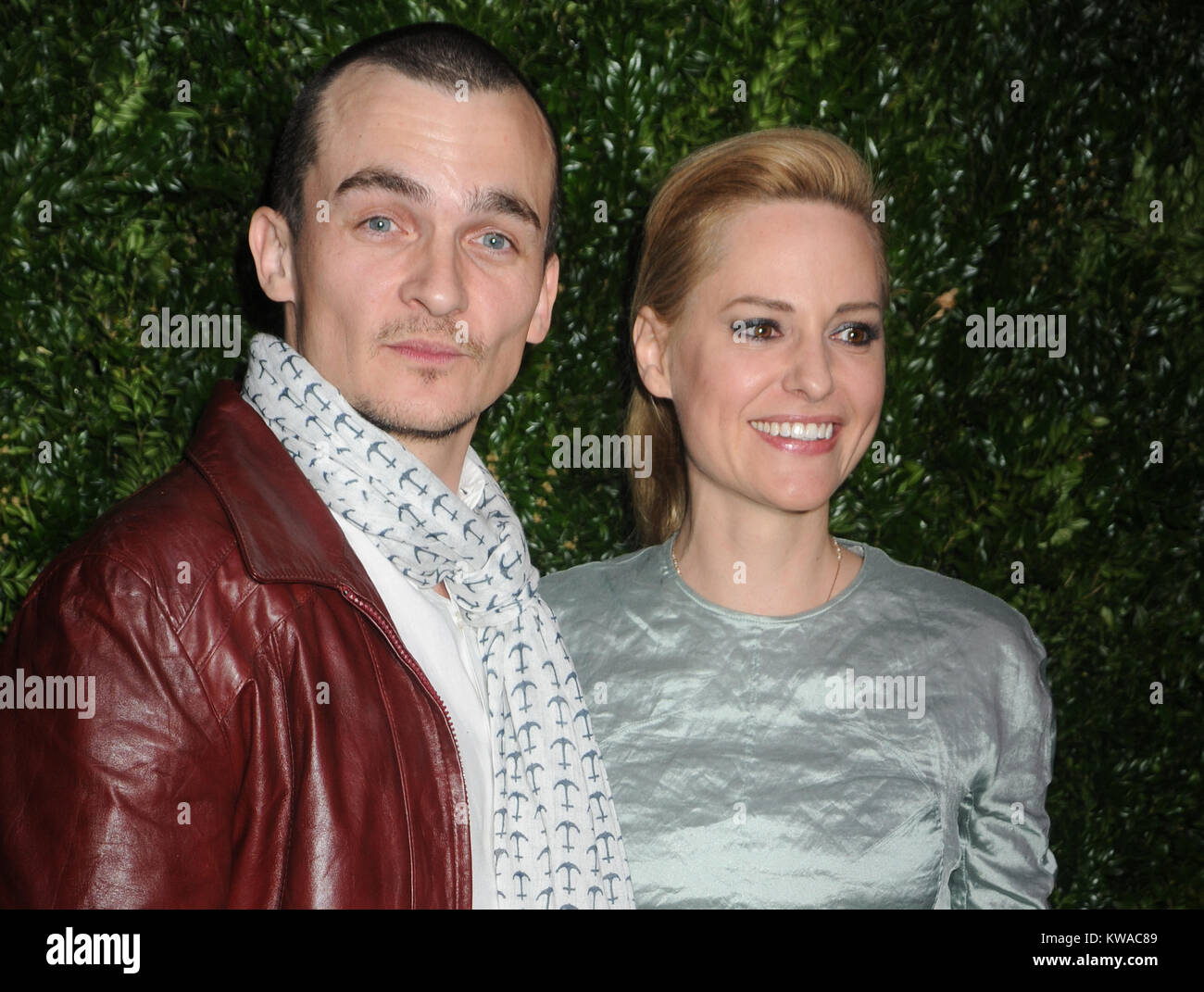 NEW YORK, NY - 22. April: Rupert Friend Aimee Mullins nimmt an der 9. jährlichen Chanel Künstler Abendessen während des Tribeca Film Festival 2014 Balthasar am 22. April 2014 in New York City, New York, Leute: Rupert Friend Aimee Mullins Stockfoto