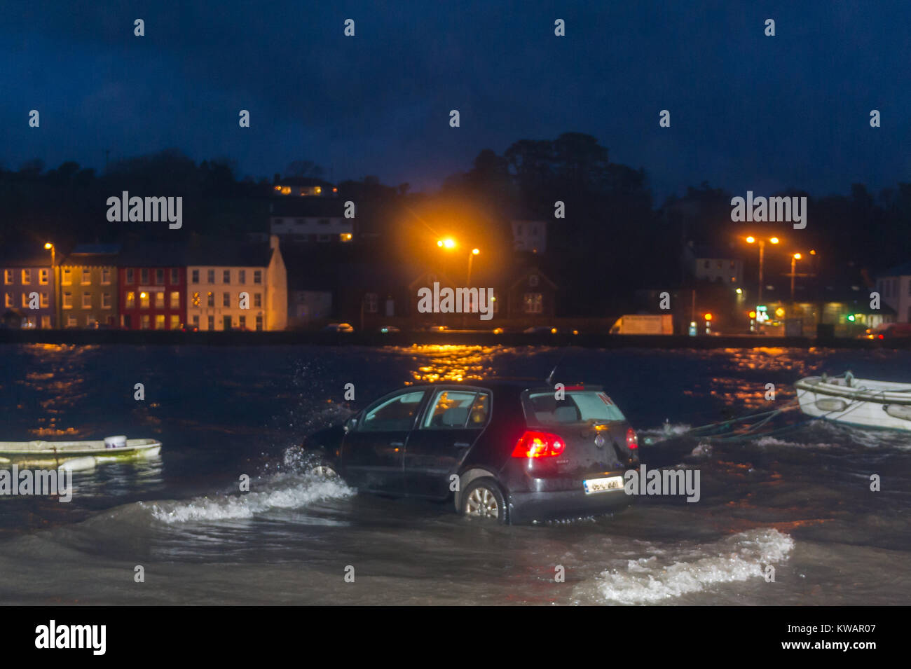 Bantry, Irland. Januar 2018. Der Sturm Eleanor traf heute ganz Südirland mit Böen von 112KMH, die am Fastnet Lighthouse in West Cork aufgezeichnet wurden. Orange und Gelb Wetterwarnungen sind vorhanden, mit mehr Überschwemmungen und starken Winden zu rechnen. Quelle: AG News/Alamy Live News. Stockfoto