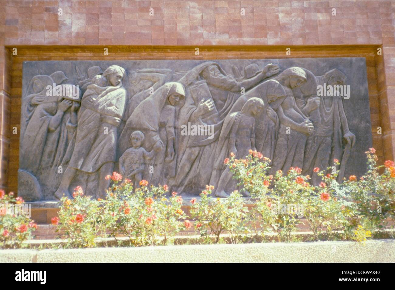 Eine Skulptur als letzten März im Warschauer Ghetto Square bekannt - Mauer der Erinnerung in Yad Vashem, Jerusalem, Israel, 1975. Stockfoto