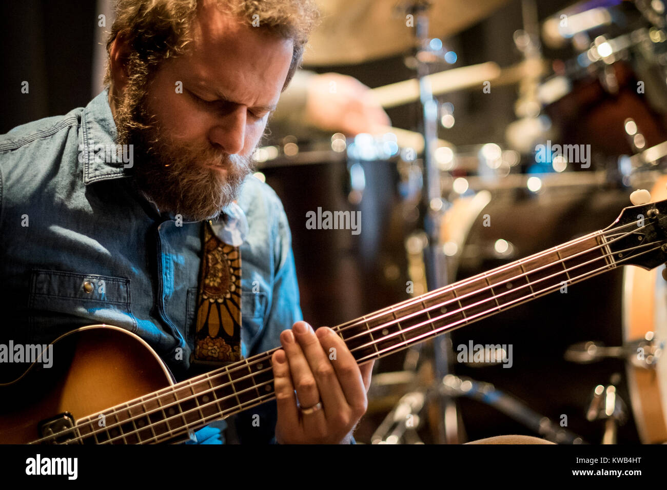 Die Amerikanischen Musiker Cameron Ralston am besten bekannt ist war der Bassist der amerikanischen Sänger Matthew E. Weiß. Dänemark, Februar 2016. Stockfoto