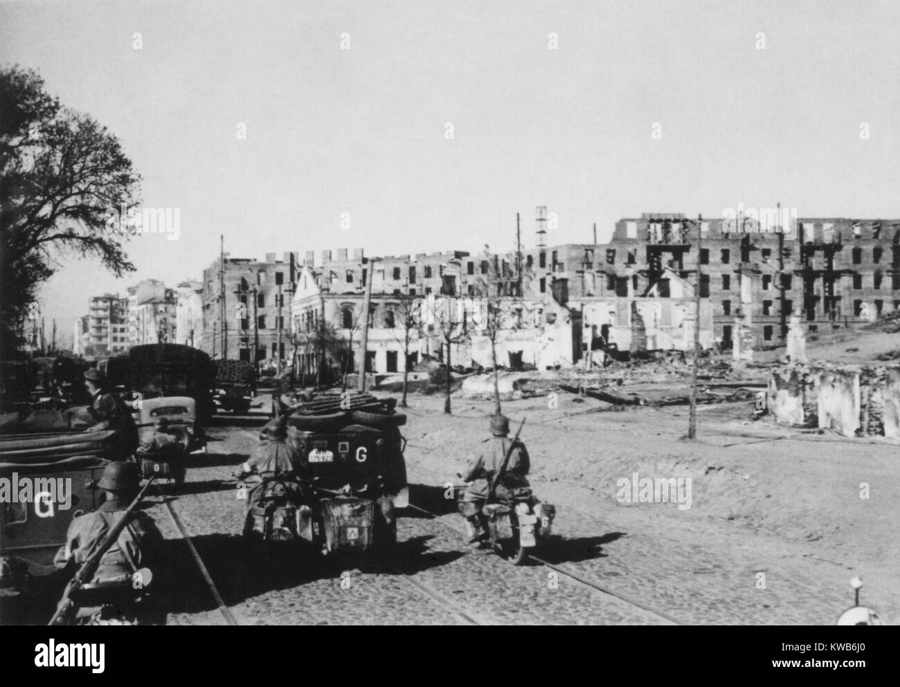 Deutsches Zentrum Armee Minsk am 25. Juni 1941 gefangen, in Operation Barbarossa. Die Bevölkerung der Sowjetischen (Russischen) Stadt mit 300.000 war bis zum Ende des 2. Weltkriegs auf 50.000 reduziert. (BSLOC 2014 8 17) Stockfoto