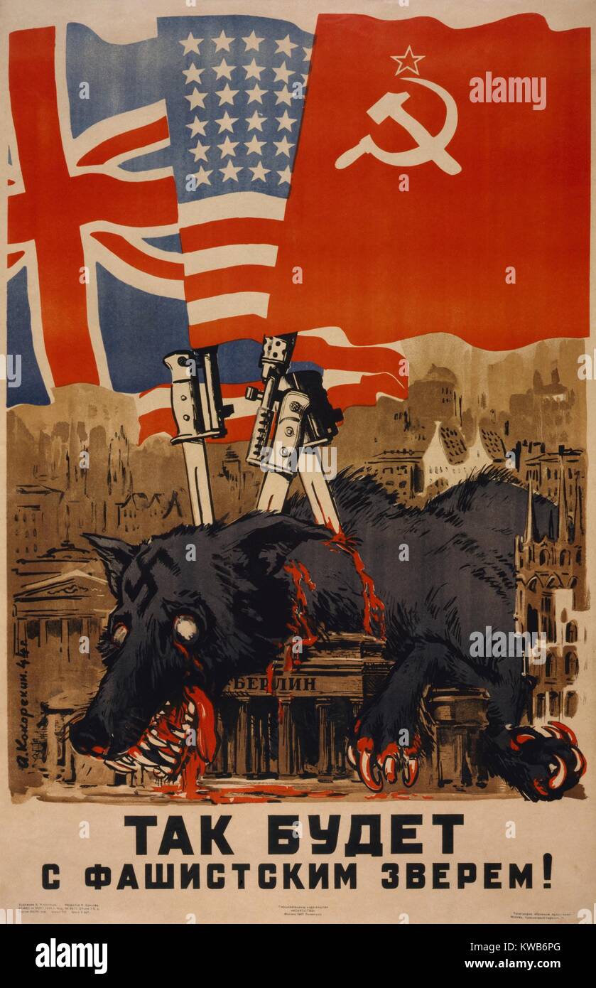 Sowjetischen Welt Krieg 2 Poster. Flaggen der Alliierten durch Bajonette in toter Nazi Wolf in Berlin stecken unterstützt. 1945. (BSLOC 2014 8 224) Stockfoto